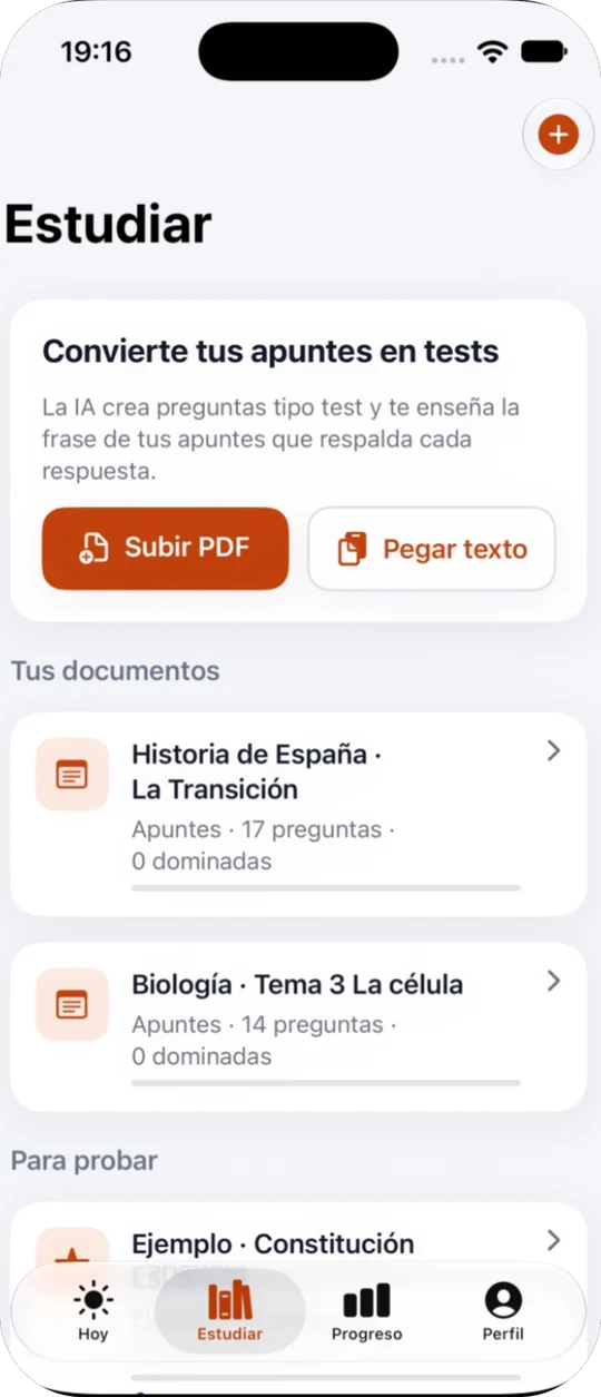 Pantalla Estudiar de la app con los botones Subir PDF y Pegar texto